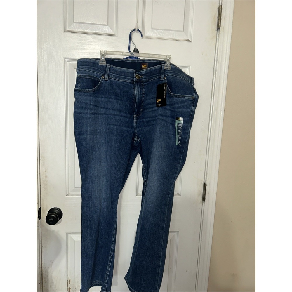 Lee Women's Ultra Lux Comfort with Flex Motion Straight Jean Size 22WP